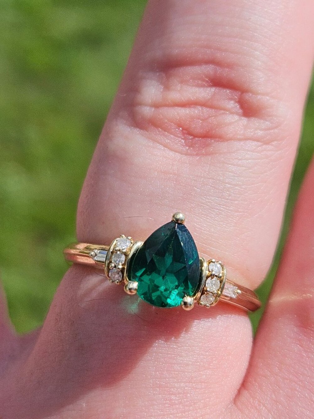 10K Yellow Gold Pear Green Stone Diamond Cluster Cocktail Ring Size 7